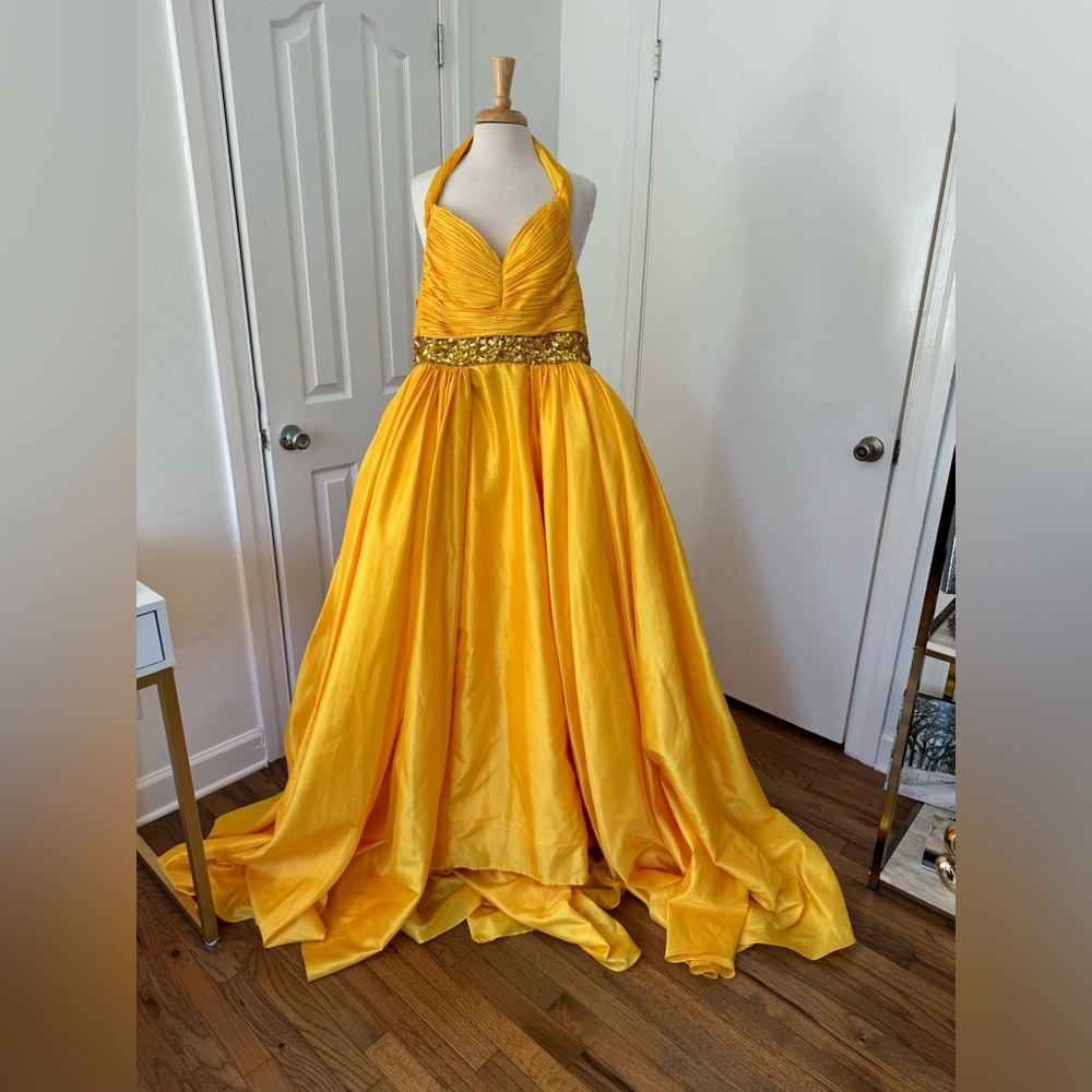 Gorgeous layered yellow gown size 0